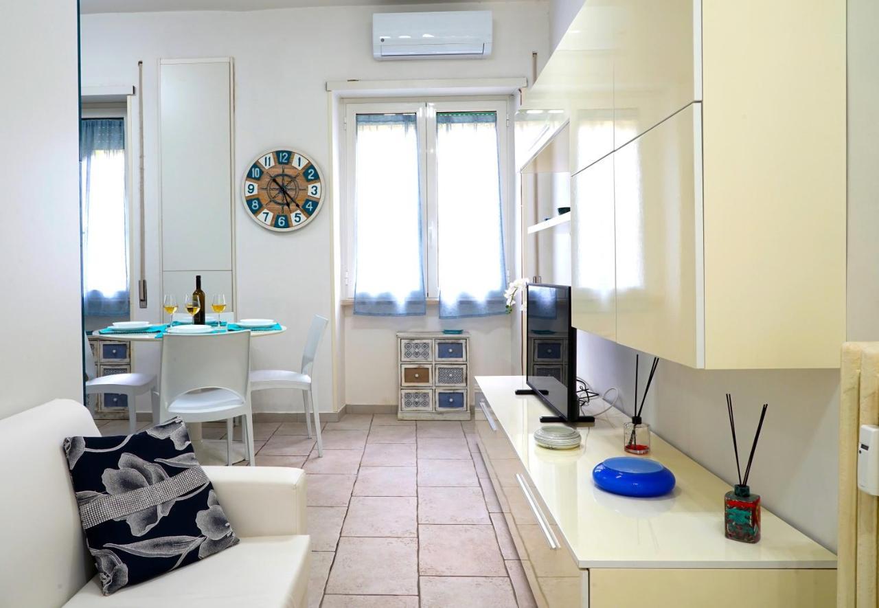 Hostly - Vittoria House - Near The Center With Private Parking Naples Exterior photo