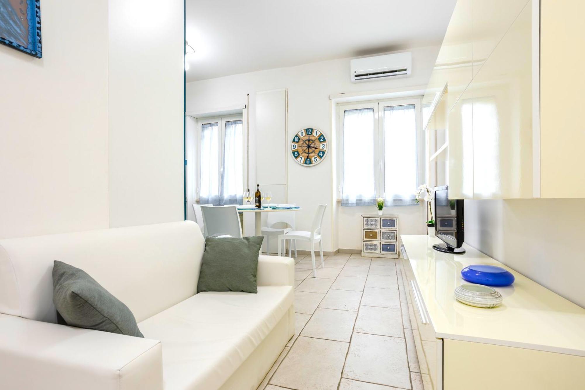 Hostly - Vittoria House - Near The Center With Private Parking Naples Exterior photo