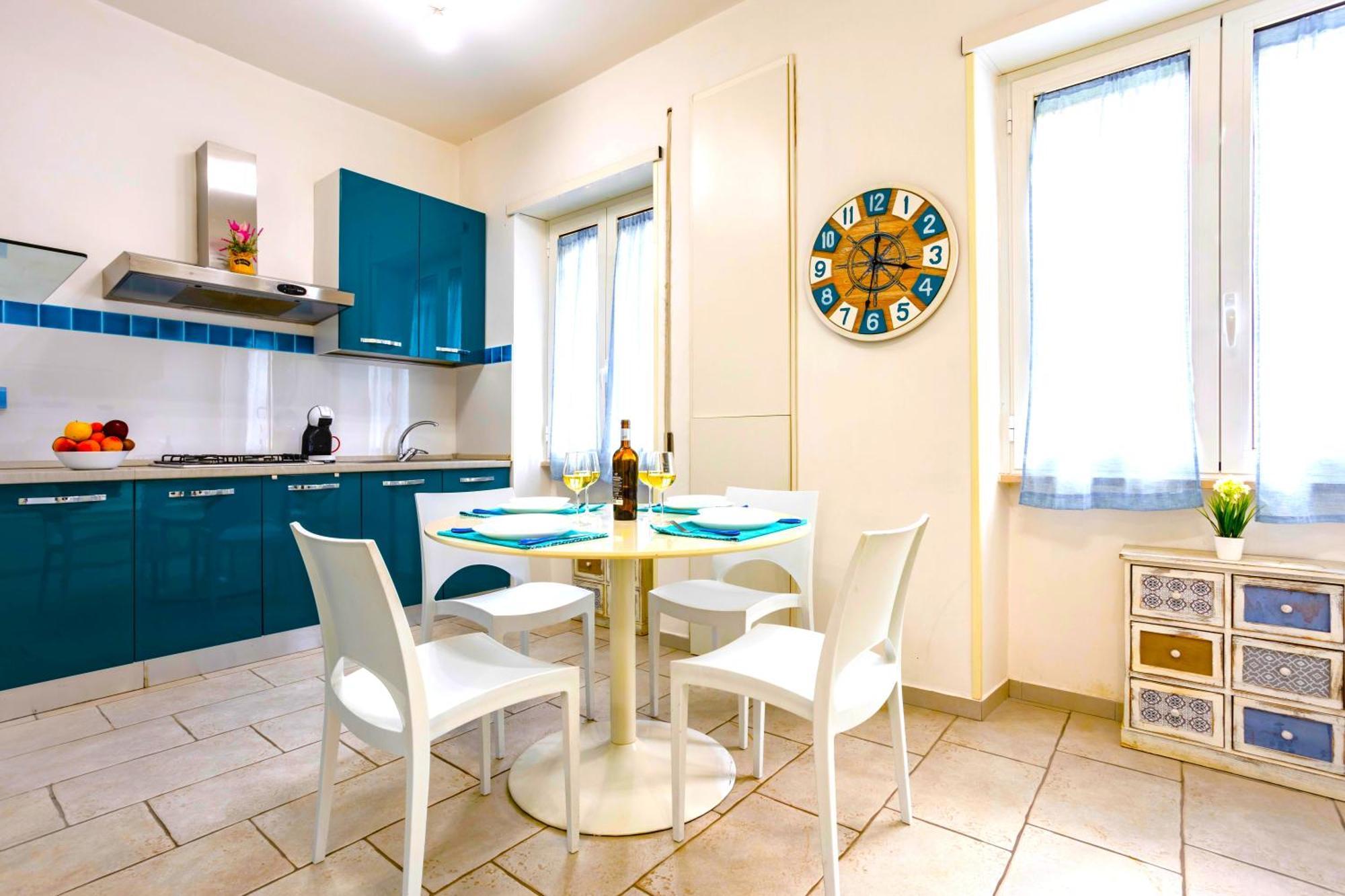 Hostly - Vittoria House - Near The Center With Private Parking Naples Exterior photo